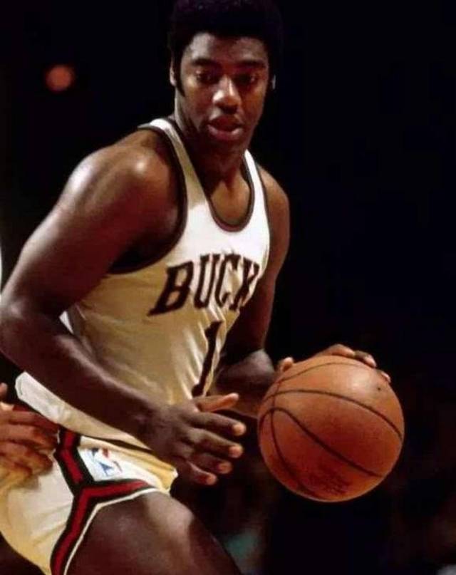 有人形容他 有人形容他